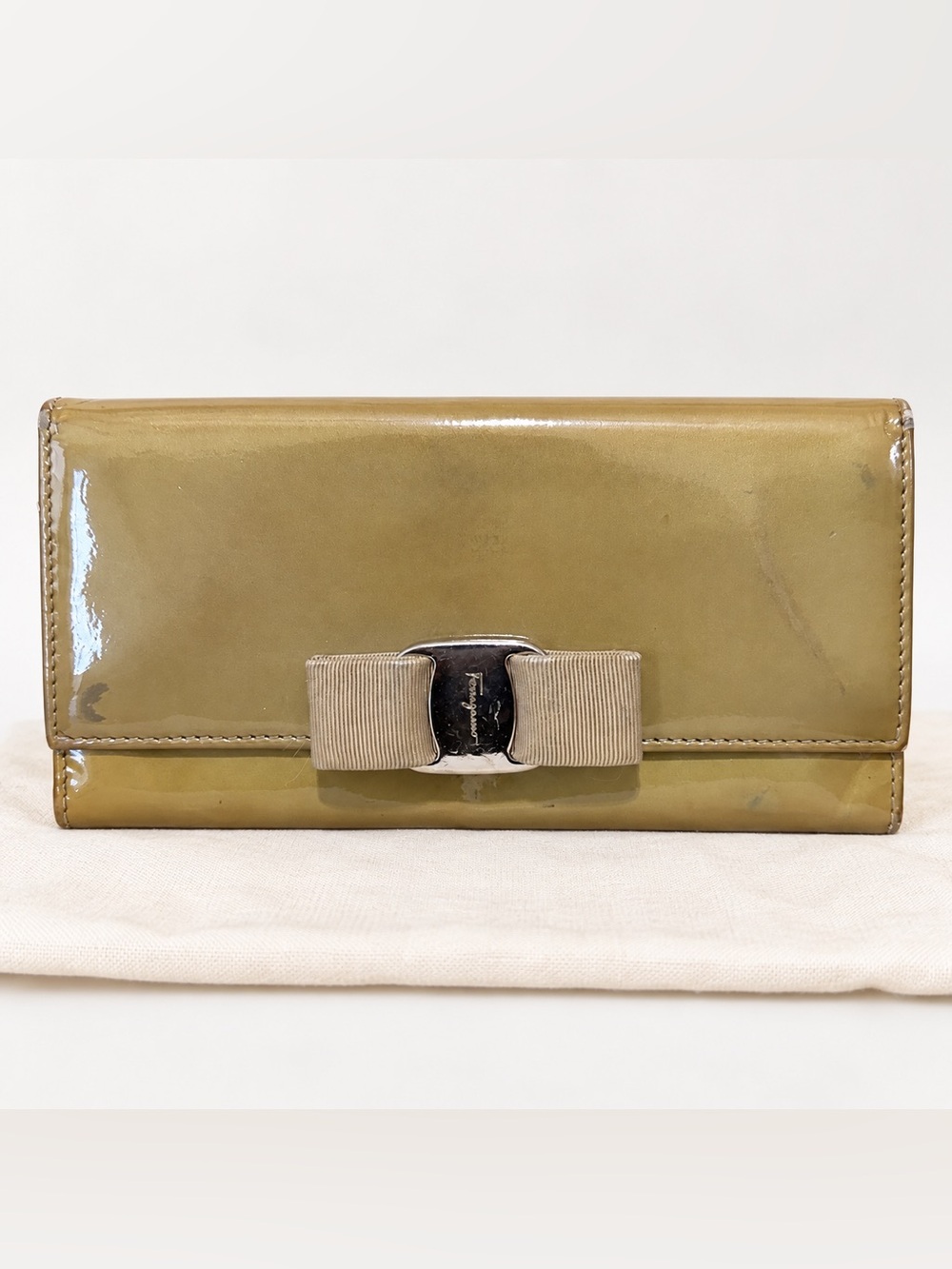 Salvatore Ferragamo Vara Bow Patent Leather Long Continental Wallet Olive Taupe
